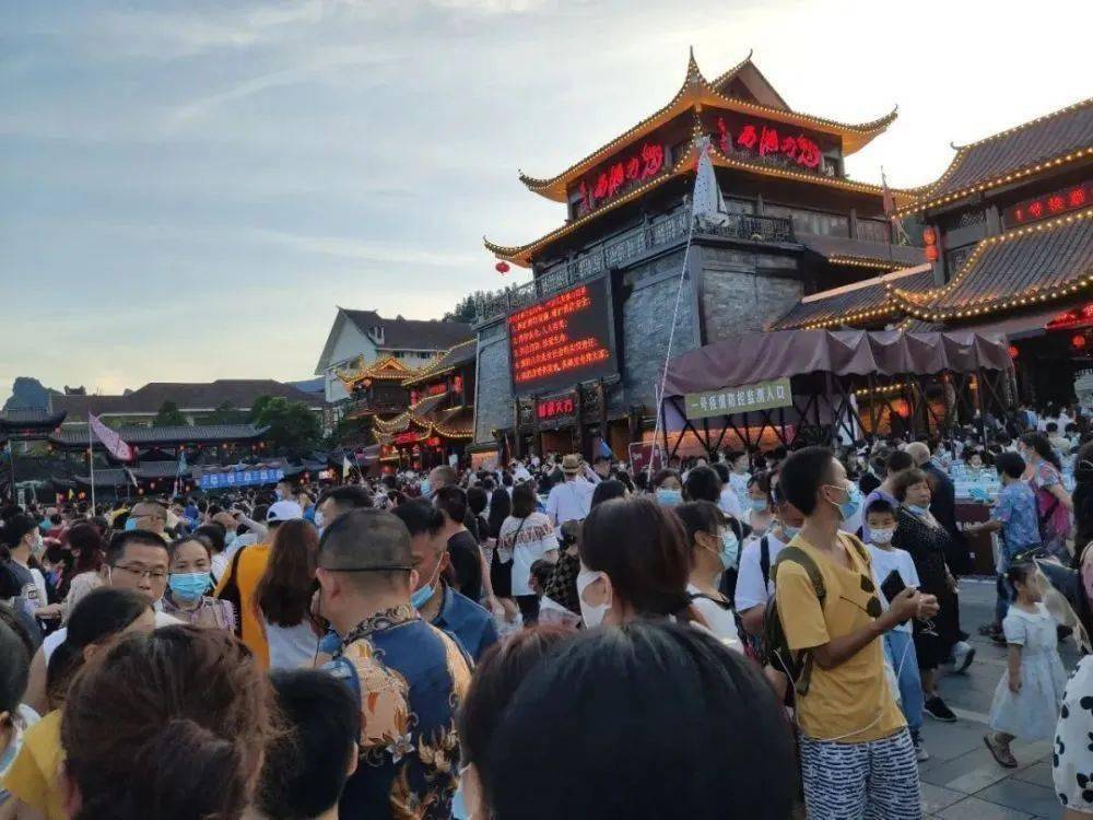 张家界旅游跟团 - 网友在张家界旅游，竟然发现了这里的秘密