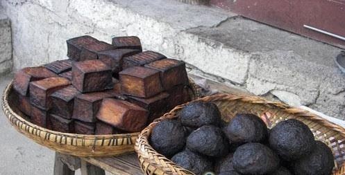 张家界旅游旺季 - 张家界特色小吃《血豆腐》