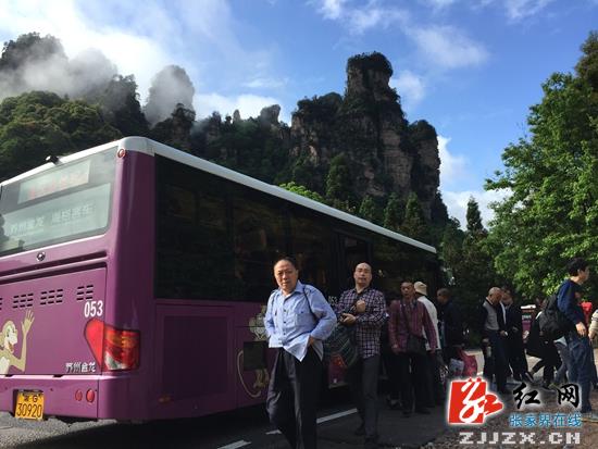 张家界自助游 - 【点赞·五一】武陵源景区244台环保车保障“五一”小长假