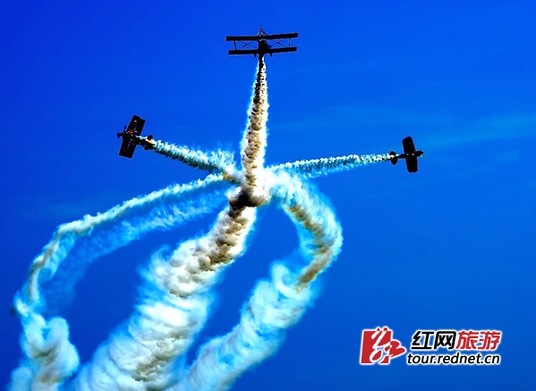 张家界旅游路线 - 张家界国际航空旅游节10月开幕 飞行特技惊爆眼球
