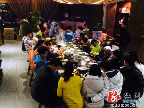 张家界旅游必看 - 26位游客张家界武陵源溪布街客栈过“赶年”