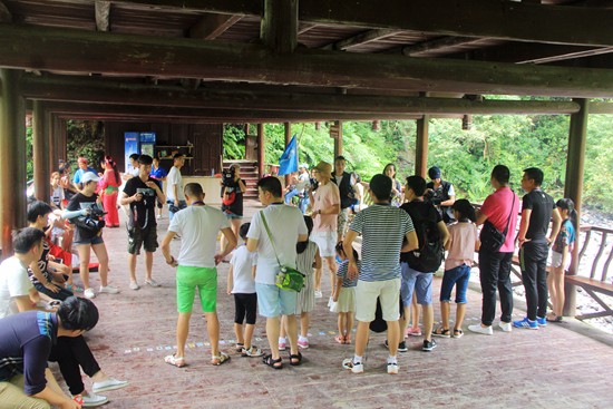 张家界旅游价格 - 《大手牵小手·带着爸爸去旅行》节目组在老道湾摄制旅游亲情节目