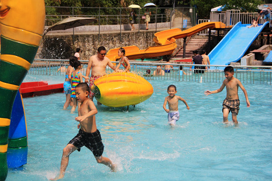 湖南张家界旅游景点 - 老道湾度假景区冰爽水世界、马戏嘉年华表演暂停对外开放