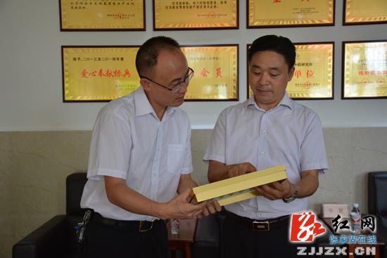 张家界旅游攻略指南 - 朱法栋调研西线旅游、脱贫攻坚及农业产业化工作