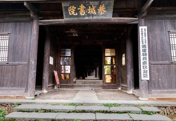 张家界旅游旺季 - 扶贫有道：湖南旅游扶贫走出新特色