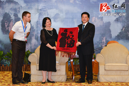 杨光荣会见参加“一节一会”的俄罗斯代表团