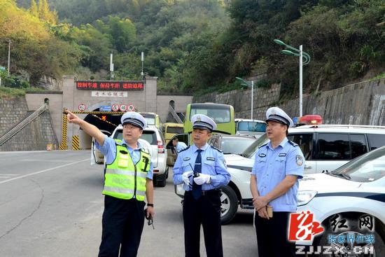 张家界旅游攻略自由行三天 - “国庆黄金周”里的张家界公安人（三）