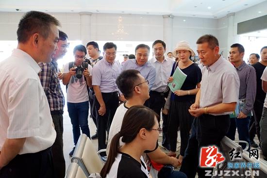 张家界 - 【黄金周时刻】国家旅游局督查组到武陵源区督查国庆假期旅游接待工作