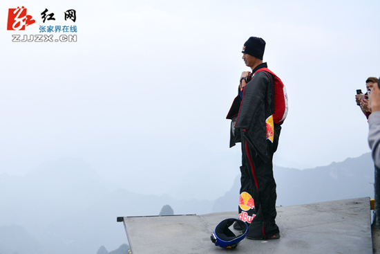 张家界门票 - 中国第一“鸟人”张树鹏带您一览众山小