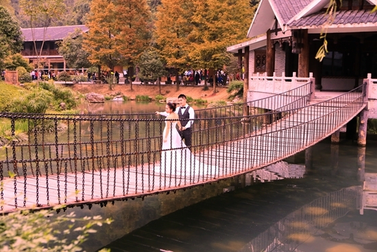 张家界 - 张家界黄龙洞景区与一位导游的婚纱情