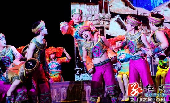 张家界 - 湘西吉大982名精英学子来张家界黄龙洞景区开展社会实践活动