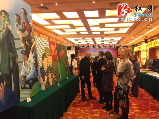 张家界自助游 - 第三届张家界国际油画艺术创作营“收官” 共创作105幅画作