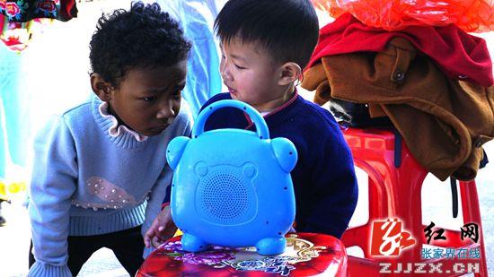 张家界攻略 - CCTV4国际频道到龙潭河镇拍摄专题节目