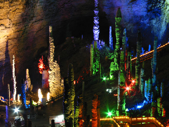 张家界 - 2016年黄龙洞景区年接待游客量突破180万
