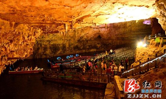 张家界自由行 - 黄龙洞景区响水河码头2016年平安运送181万游客创历史记录