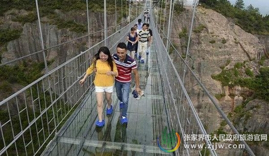 张家界旅游跟团 - 旅游主题词专家柳忠秧给湖南张家界玻璃桥命名