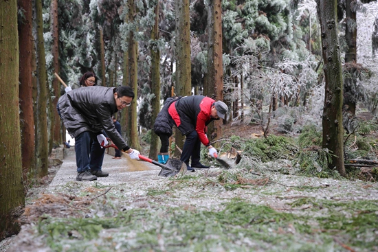 张家界旅游报价 - 武陵源区：紧急除冰保安全