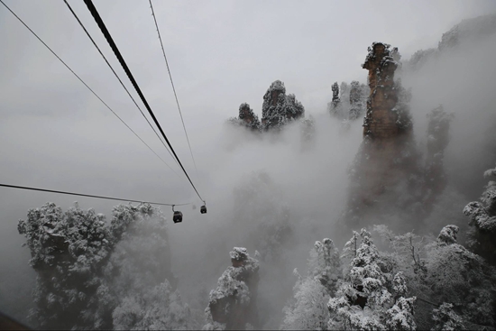 张家界自由行 - 张家界天子山：初春迎瑞雪 峰林披银装迎宾客