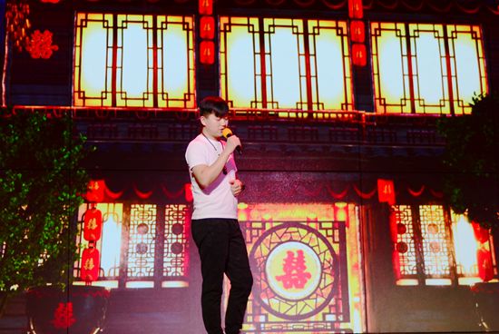 张家界旅游报价 - 湖北小伙在《烟雨张家界》节目现场上演求婚大戏