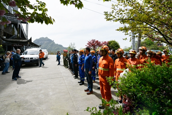 张家界旅游攻略自由行三天 - 天门山索道应急救护演习 千米高空处置险情