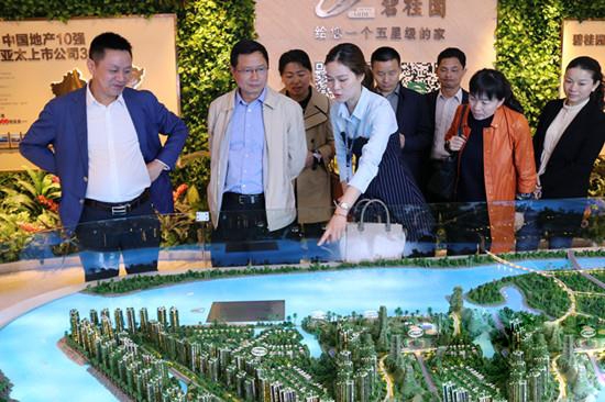 张家界 - 慈利县委书记邱初开率团参加“港洽周”活动