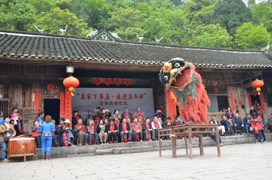 张家界旅游报价 - 打造文化扶贫新模式 31位国画名家深入张家界挥笔泼墨