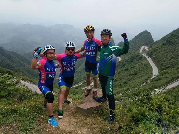 张家界旅游跟团 - 武陵源12名骑手会战重庆秀山川河盖“天路”