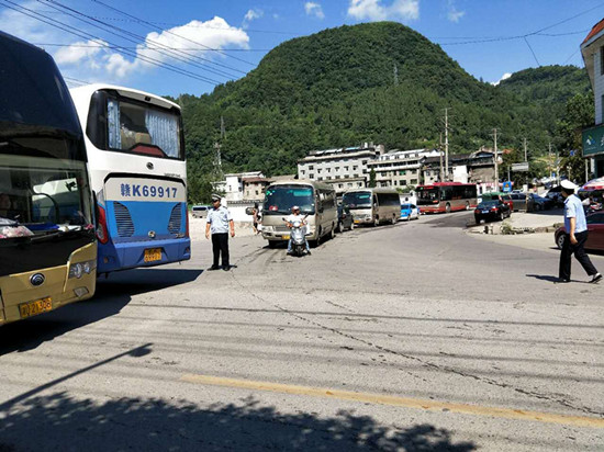 张家界天气 - 武陵源交警未雨绸缪忙整治 迎暑期旅游高峰