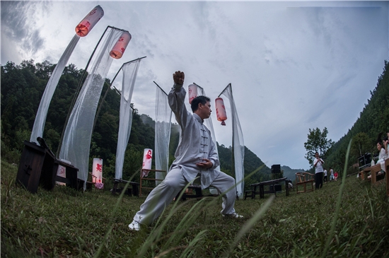 张家界旅游天气预报 - “琴拨明月庸城醉·诗韵问道柳叶溪”活动成功举办