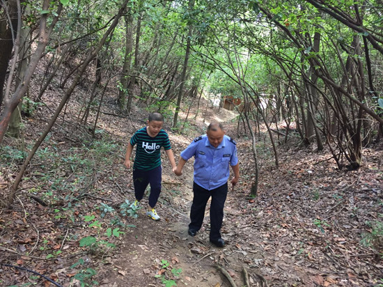 黄石寨景区：发挥景区联动，找回走失小男孩