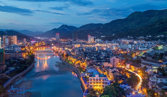 去张家界旅游 - 贵州石阡县旅游招商引资推介会在张家界召开