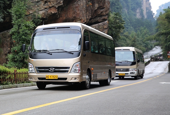 张家界旅游必看 - 张家界宝峰湖景区：新型环保车亮相 助阵国庆黄金周