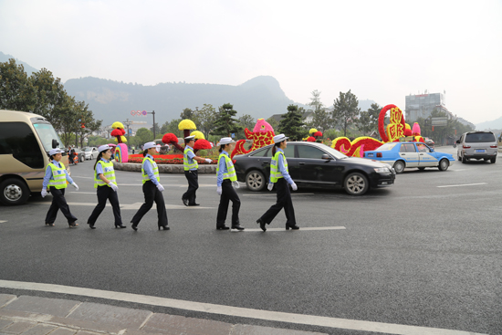 张家界旅游天气预报 - 定点定责 景区交警全员上路保国庆畅安