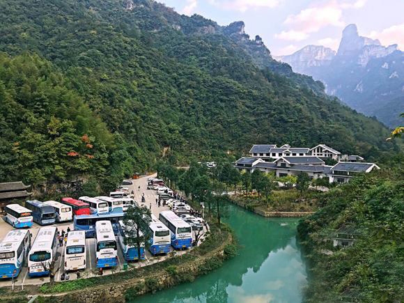 张家界门票 - 张家界老道湾度假景区赏秋游持续火爆