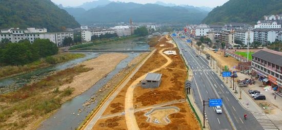 张家界 - 武陵源：凝心聚力抓建设 天马路滨河风光带初具雏形