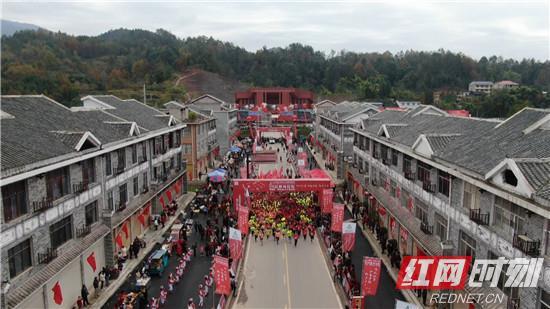 张家界旅游跟团 - 2019湖南红色旅游文化节暨桑植民歌节 “红动湘赣 薪火相传”红营马拉松激情开赛