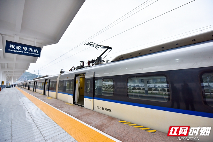 张家界 - 今日长沙开往张家界的这趟列车 坐一次就值回票价