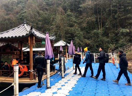 湖南张家界旅游景点 - 春运第一天：武陵源区交通运输秩序平稳有序