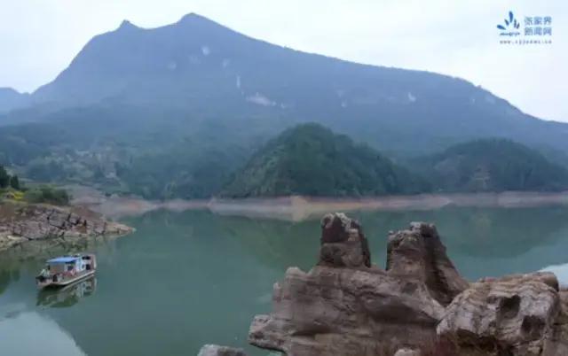 张家界门票 - 【每日一景】“网游张家界”｜深藏不露的红石林国家石漠化公园