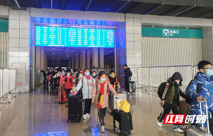 张家界 - 来张家界，上一堂行走中的课堂 ——中山市六百余师生乘专列来张家界市开展研学之旅