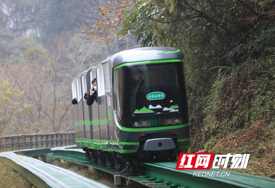 张家界旅游天气预报 - 武陵源十里画廊：“网红电车”引客来