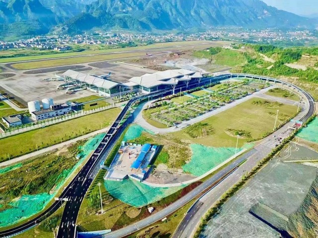 张家界旅游攻略三日游 - 张家界机场高架桥正式全线通车!