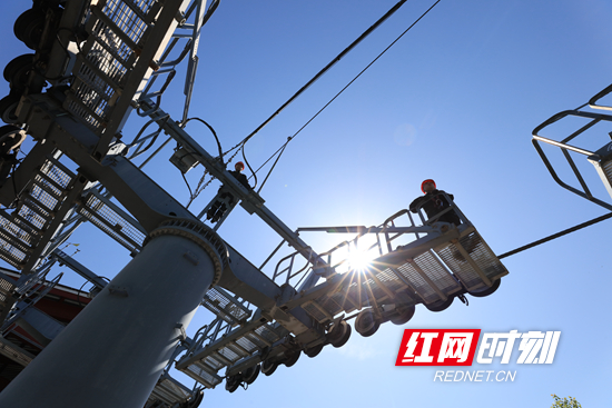 张家界旅游跟团 - 张家界武陵源：高温坚守保障旅游安全