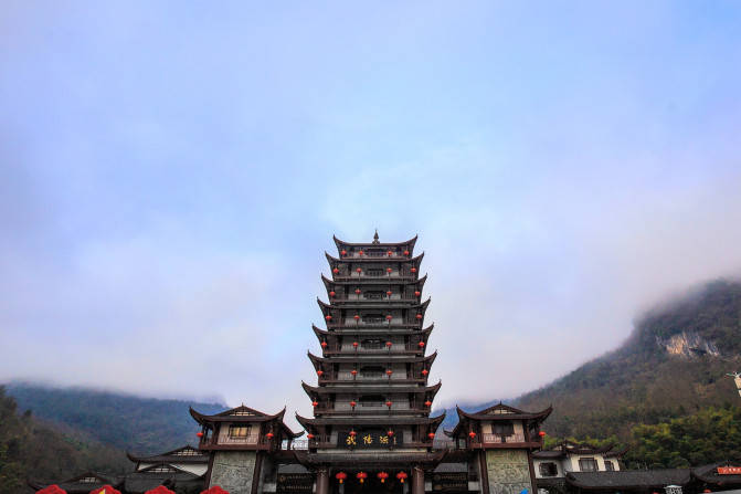 湖南张家界旅游景点 - 第一次去张家界怎么玩？玩几天合适？跟团还是自助游，张家界攻略